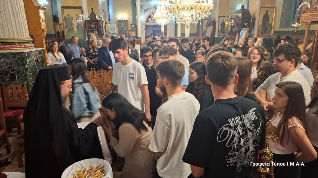 Ιερές Παρακλήσεις για τους διαγωνιζομένους στις Πανελλαδικές Εξετάσεις