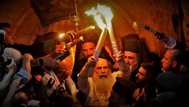 Μεταφορά Αγίου Φωτός στην Ι. Μ. Αιτωλοακαρνανίας