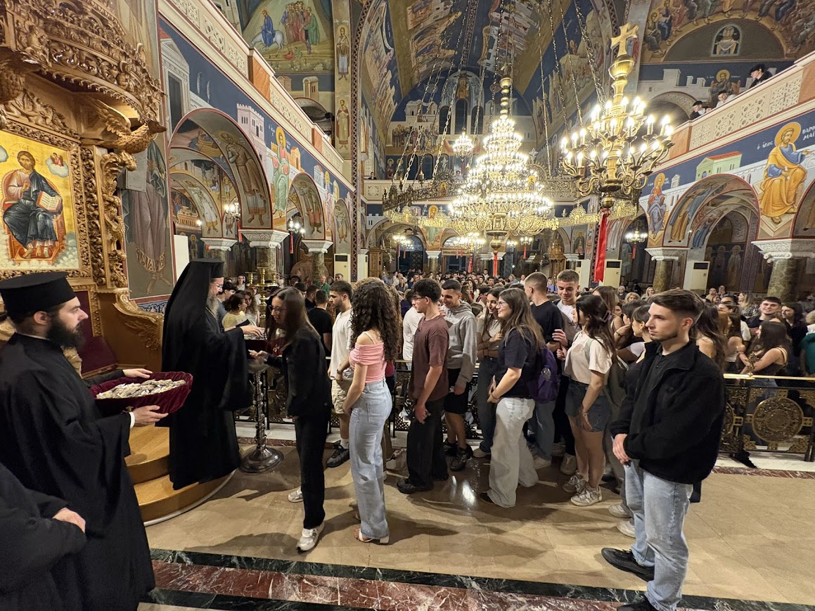Ιερές Παρακλήσεις για τους διαγωνιζομένους στις Πανελλαδικές Εξετάσεις