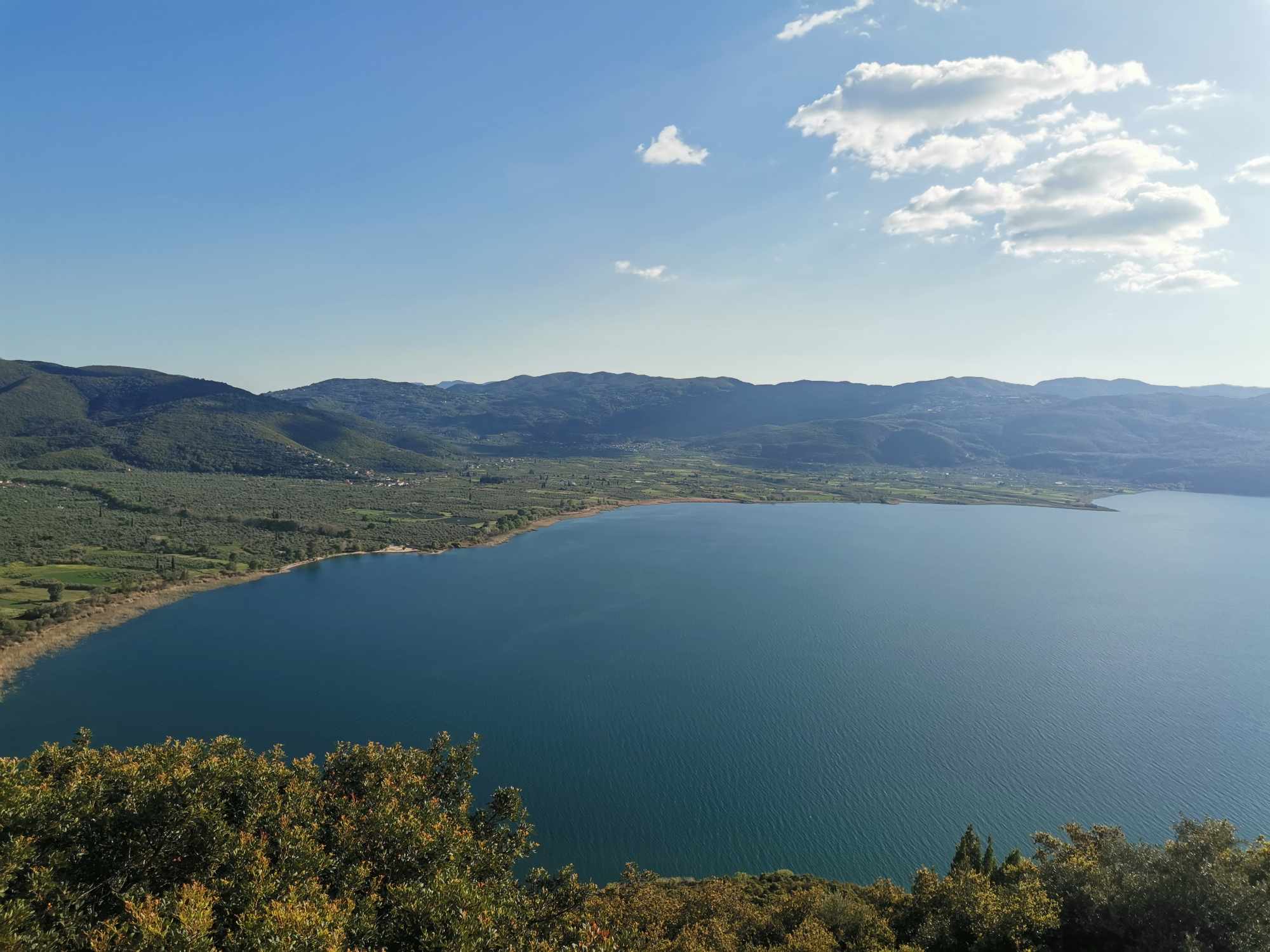 Mακροχρόνια μίσθωση ακινήτου στη θέση Βαρεία Τριχωνίδος